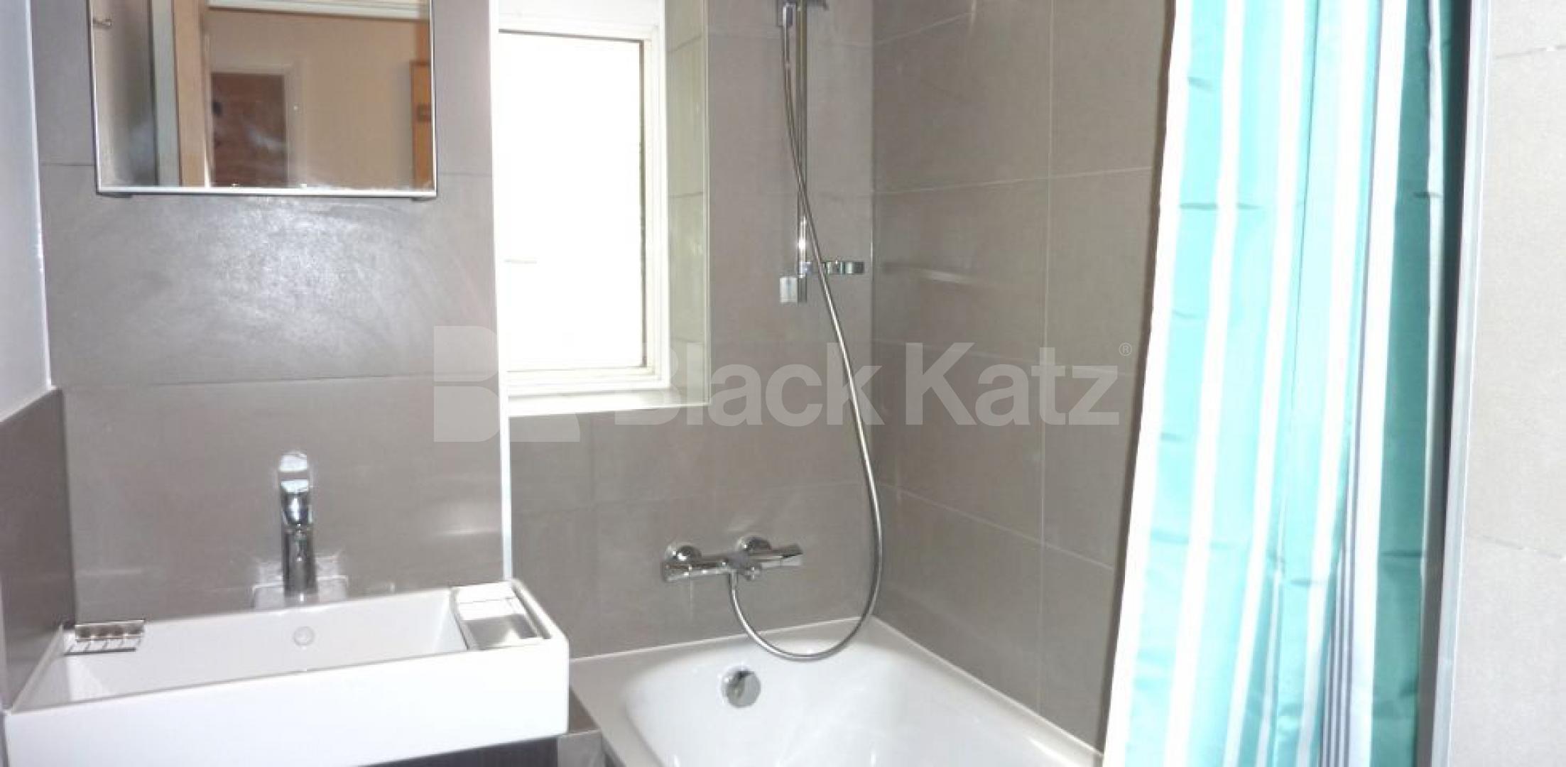 			 NEWLY REFURBISHED 3 BED GOOD FOR 4 SHARERS!, 3 Bedroom, 1 bath, 1 reception Flat			 Harrington Square, CAMDEN/MORNINGTON CRESCENT